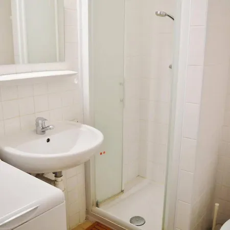 Apartment T2 Avec Parking Au Lavandou, Pieds Dans L'eau - Fr-1-251-210