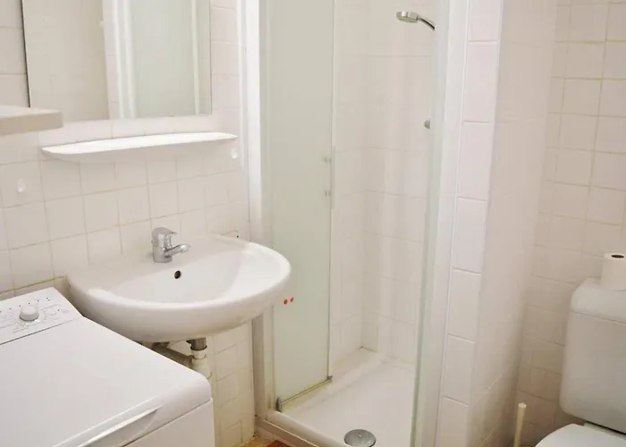 Apartman T2 Avec Parking Au Lavandou, Pieds Dans L'eau - Fr-1-251-210